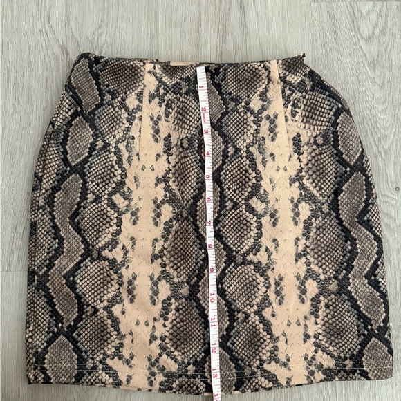 12th Tribe Faux Suede Snakeskin Mini Skirt – XS - Picture 7 of 7
